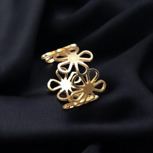 Állítható méretű virágmintás arany színű nemesacél gyűrű - Flora