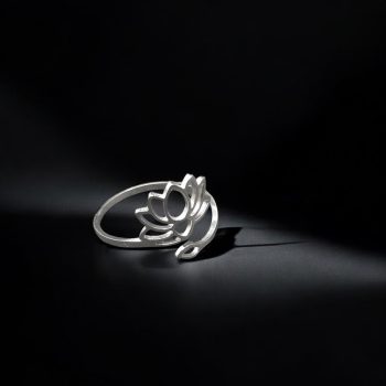   Nemesacél gyűrű állítható mérettel lótusz mintával ezüst színben