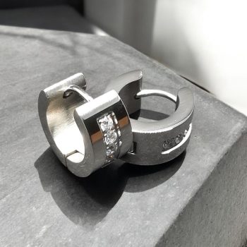 Csillogó kövekkel díszített nemesacél fülbevaló